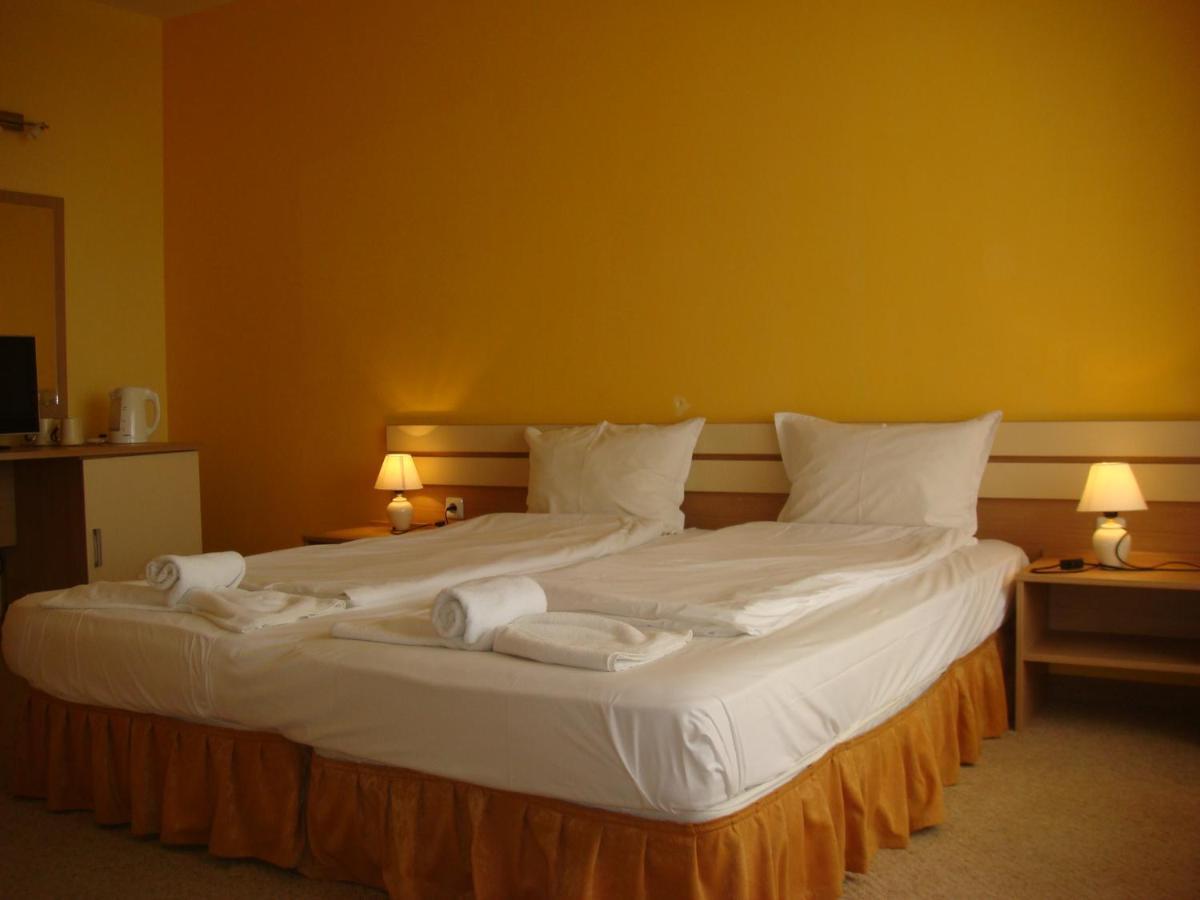 Hotel Тропикана Primorsko Esterno foto