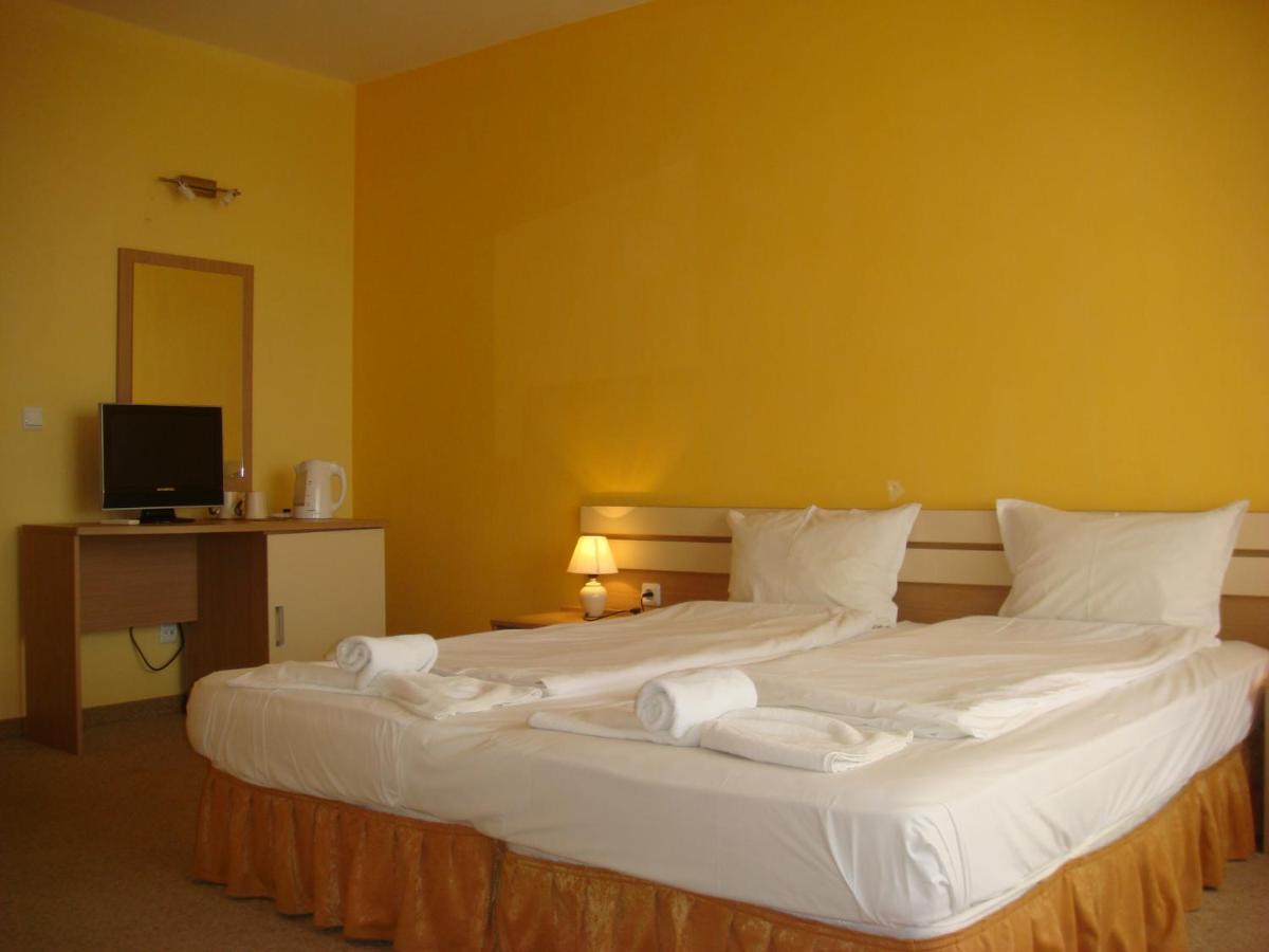 Hotel Тропикана Primorsko Esterno foto